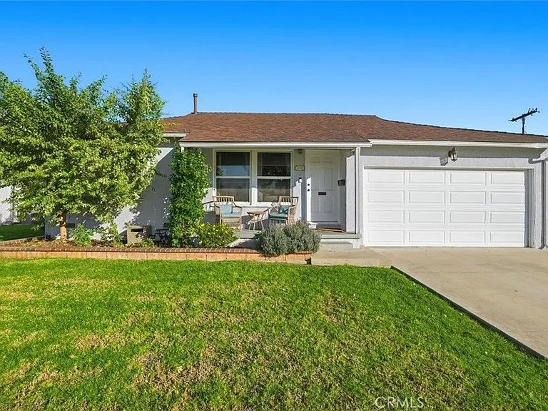 2324 Roycroft Ave — Photo 1