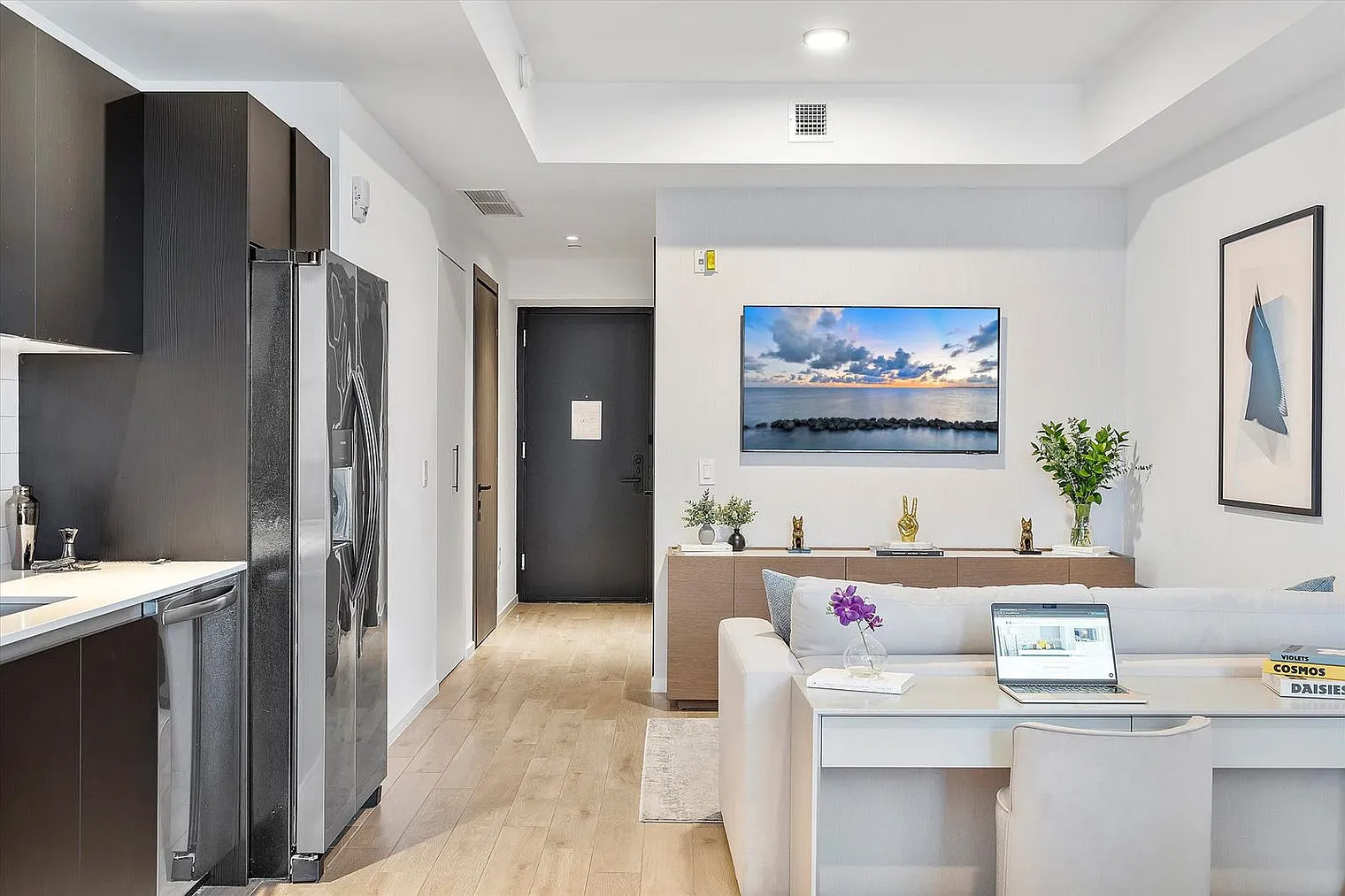 1 bed, 2.0 bath, 850 sqft, $4,119 — Photo 4