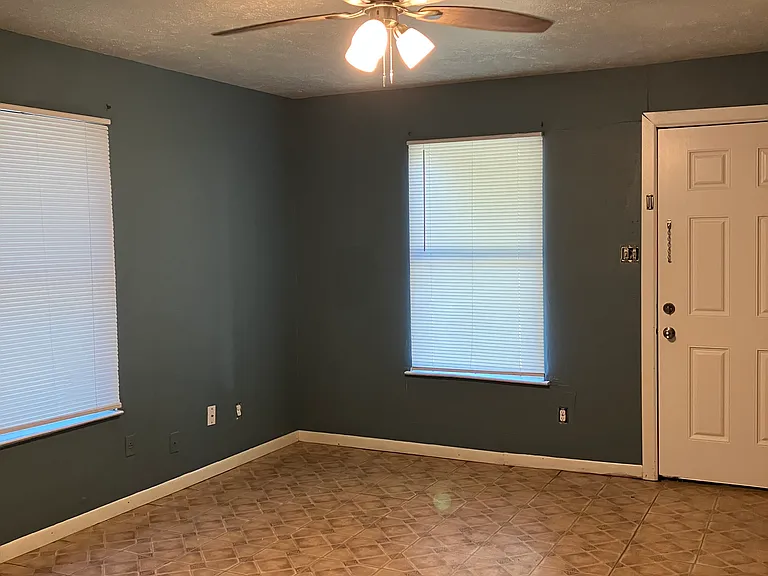 215 S Tatum Ave — Photo 9