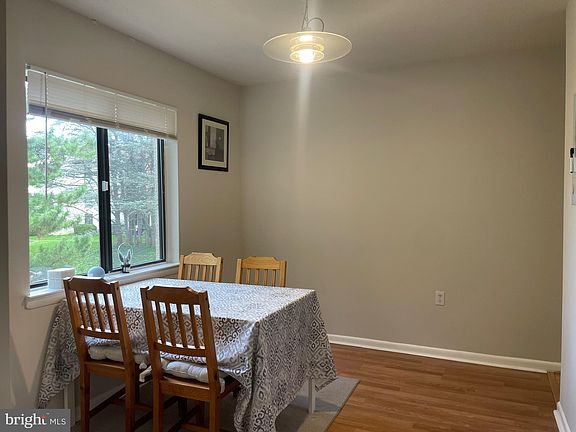 5th image of 617 Center St APT 104