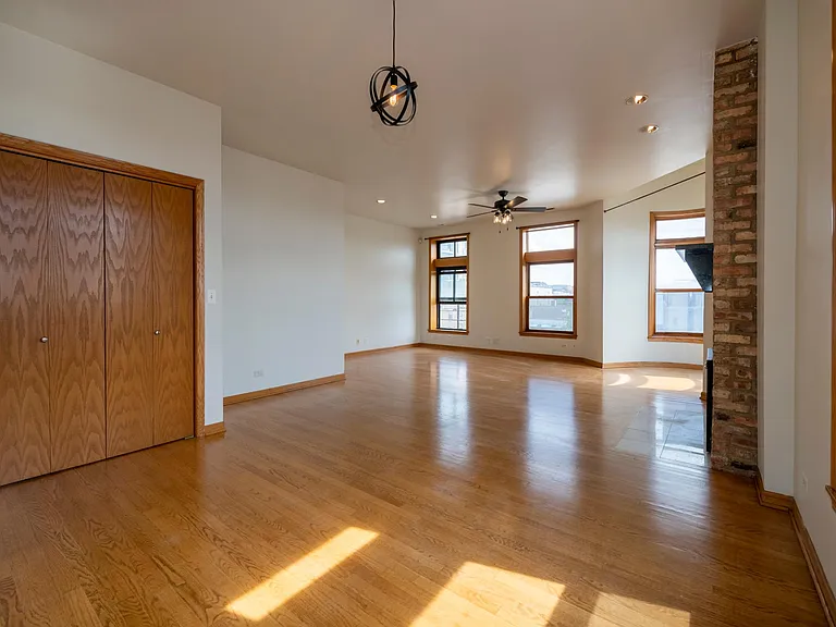 1166 W Grand Ave #3 — Photo 19