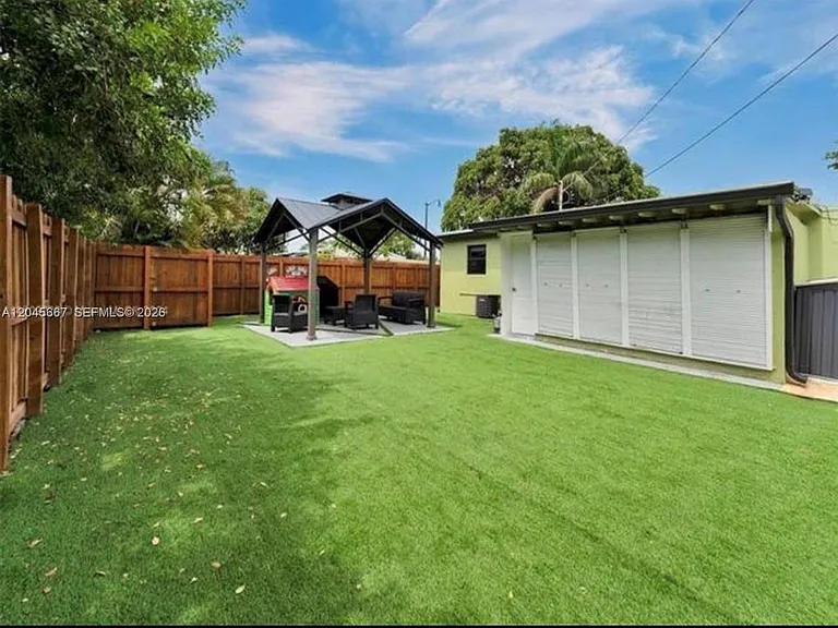 2730 NE 16th Ave — Photo 15