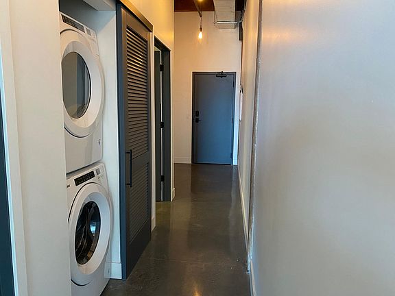 2nd image of 2059 N Southport Ave #402