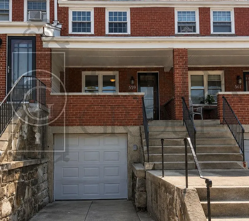 Avail Oct 21st: Mt Washington Rowhouse W/ Garage, Laundry, Ac, Hw Floors, Pets Ok!