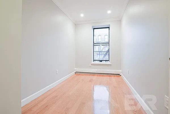 Rented by EXR | media 4