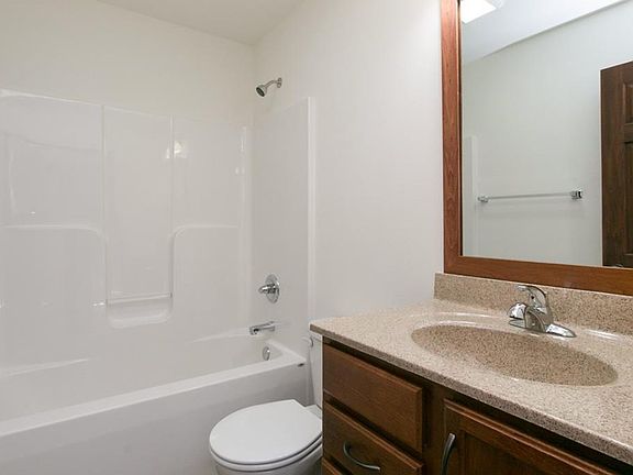 4th image of 1340 Hancock St