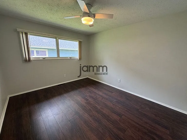 5250 Mills Creek Ln — Photo 15