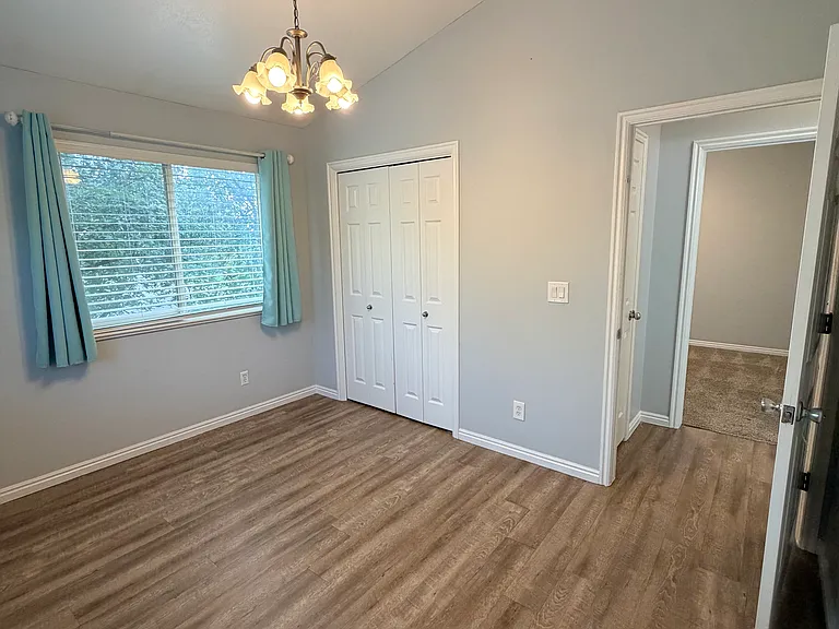 518 N 350 E — Photo 10