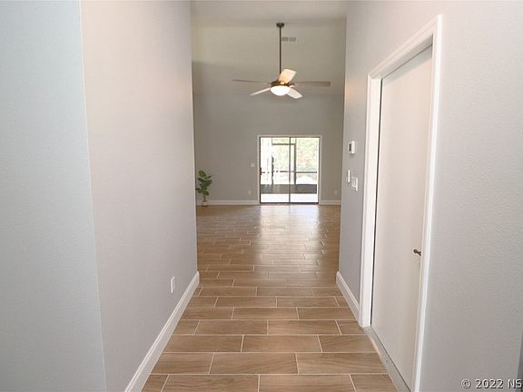 4th image of 834 Pine Shores Cir