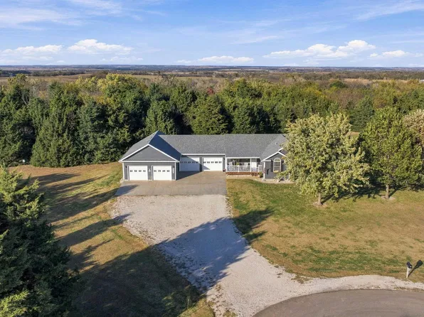 4540 High Meadow Rd, Wamego, KS 66547