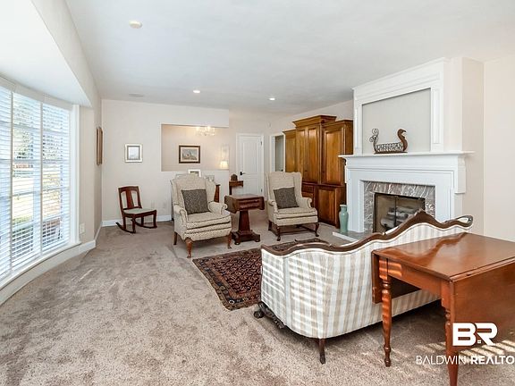 5th image of 302 Springwood Dr N
