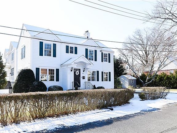 3rd image of 915 Lorena St