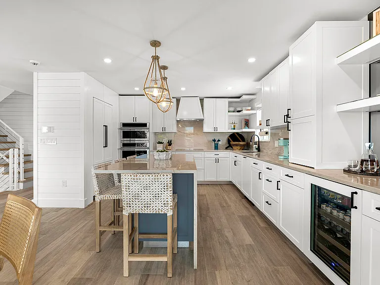 153 Valencia Dr — Photo 8