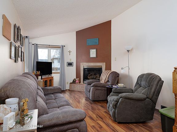 4th image of 664 6th Ave SW