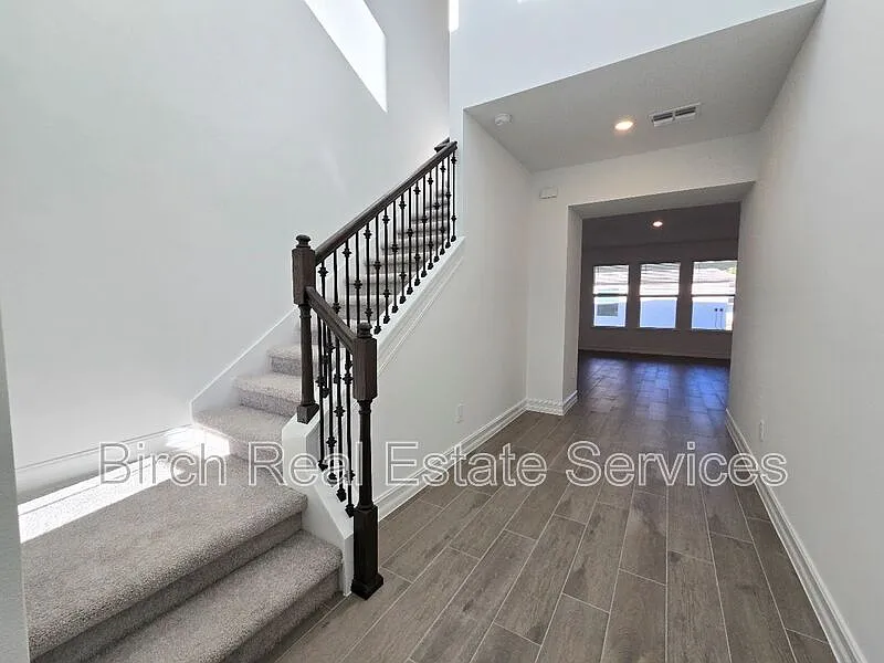 5 bed, 4.5 bath, 3230 sqft, $4,250 — Photo 4