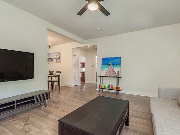5th image of 206 W Warren Ave