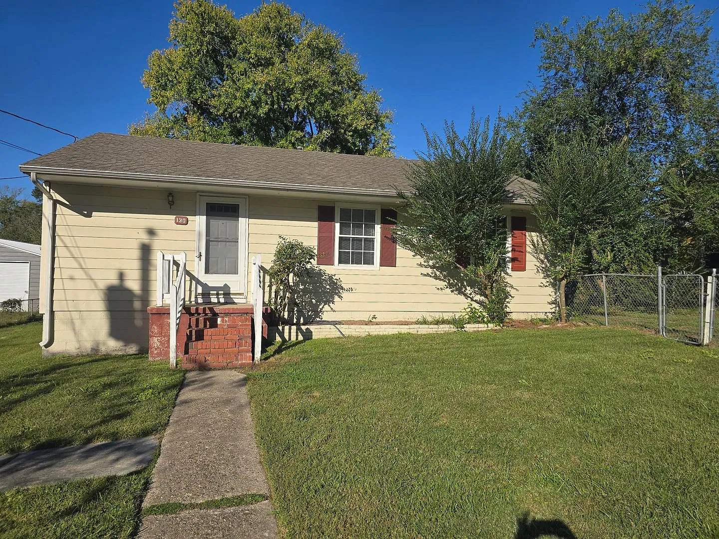3 bed, 1.0 bath, 1100 sqft, $1,750 — Photo 1