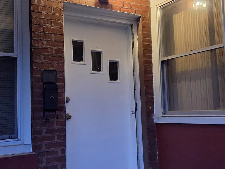 59 Lexington Ave #B — Photo 2