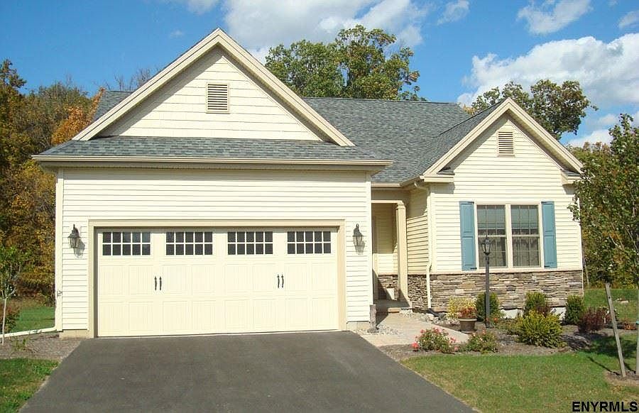 1st image of 14 Woodfield Ct