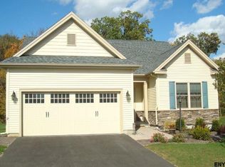 14 Woodfield Ct, Mechanicville, NY 12118