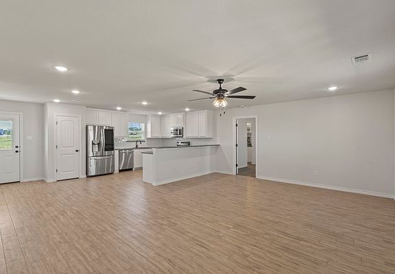 4th image of 6043 Piper Anne St