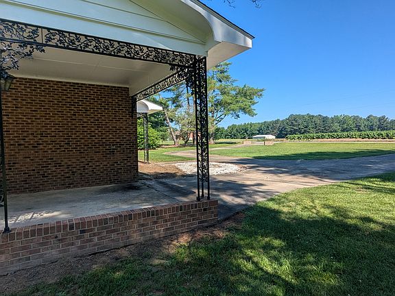 Carport and front yard