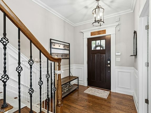 4th image of 215 Palsted Ave