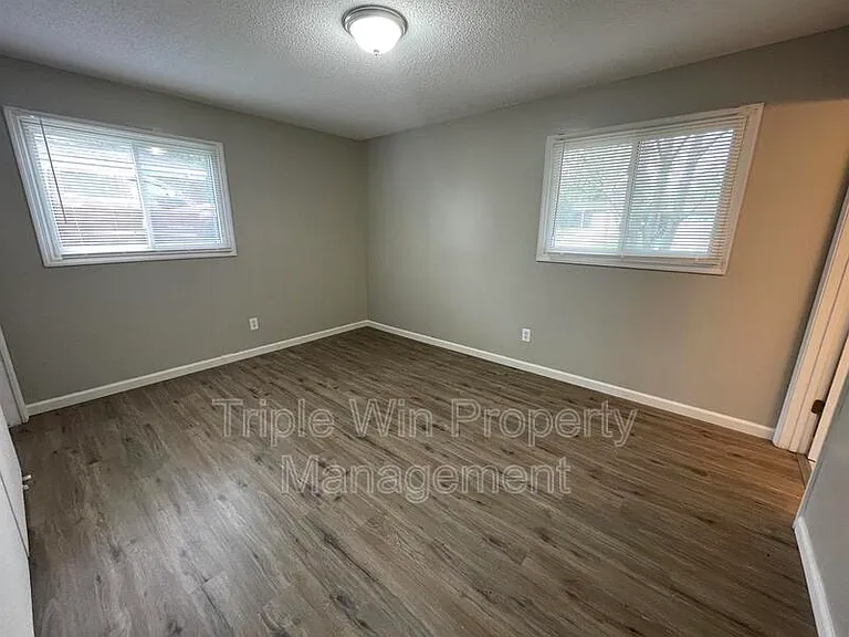 3125 Saint Catherine St — Photo 18