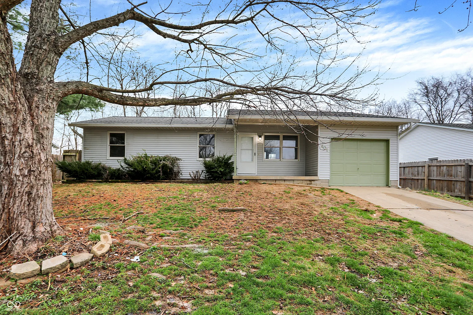401 W Iroquois Dr photo 1