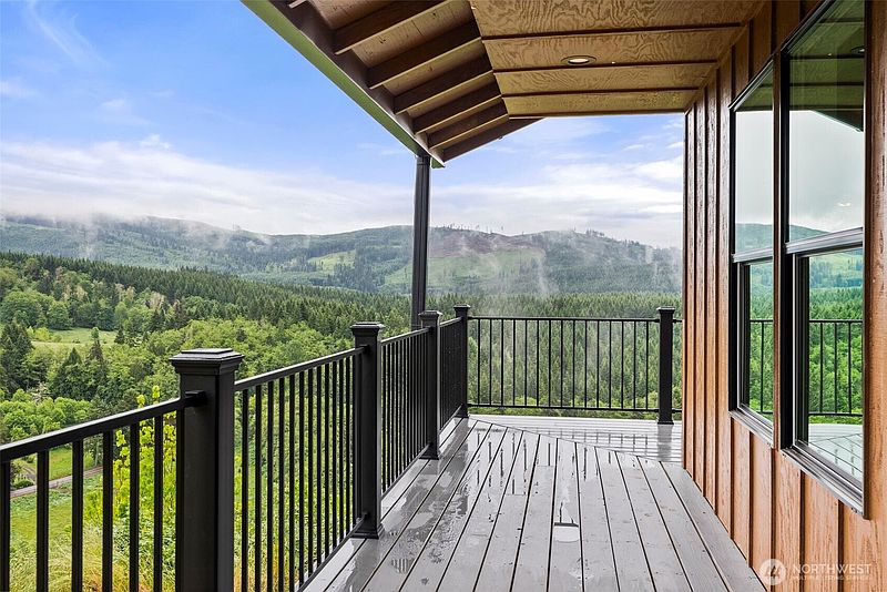 5th image of 484 Salmon Creek Road