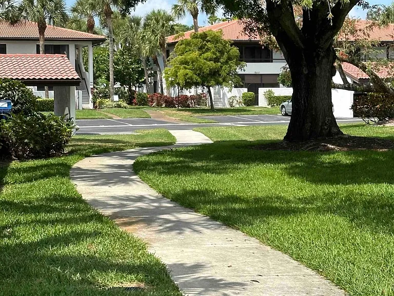 El Conquistador Pkwy — Photo 11