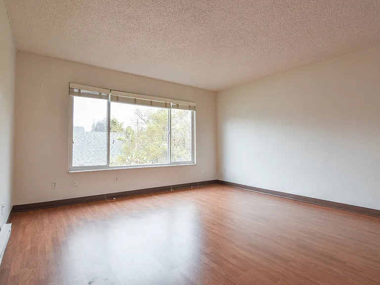 8817 N Edison St — Photo 7
