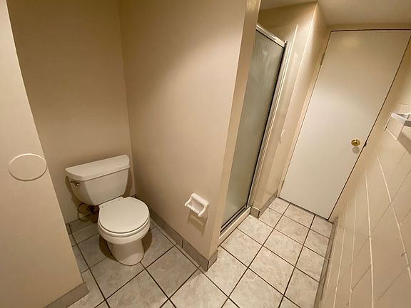 4th image of 33 E 17th Ave