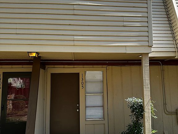 2nd image of 2219 E 67th St Unit 1305