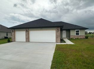 1271 N Maxine Ave, Nixa, MO 65714