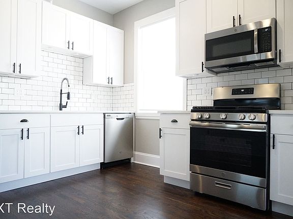 2nd image of 2544 N Avers Ave #7769039
