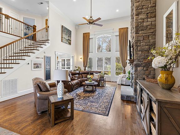 4th image of 24 Appian Cir