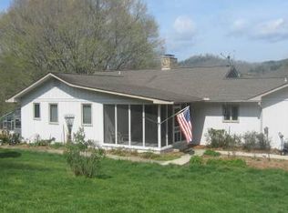 425 Ali Dr, Hayesville, NC 28904