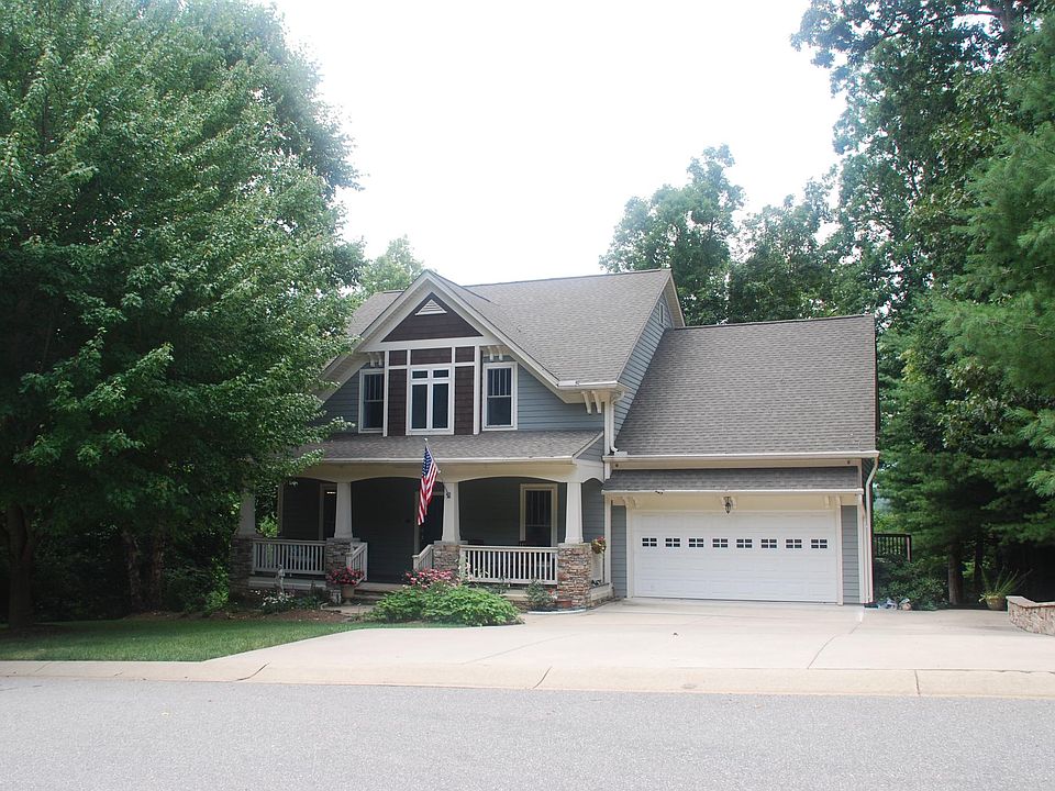 Spacious driveway