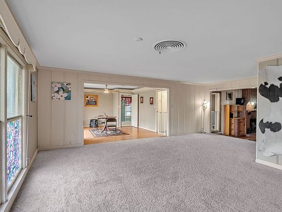 4th image of 701 W 17th St