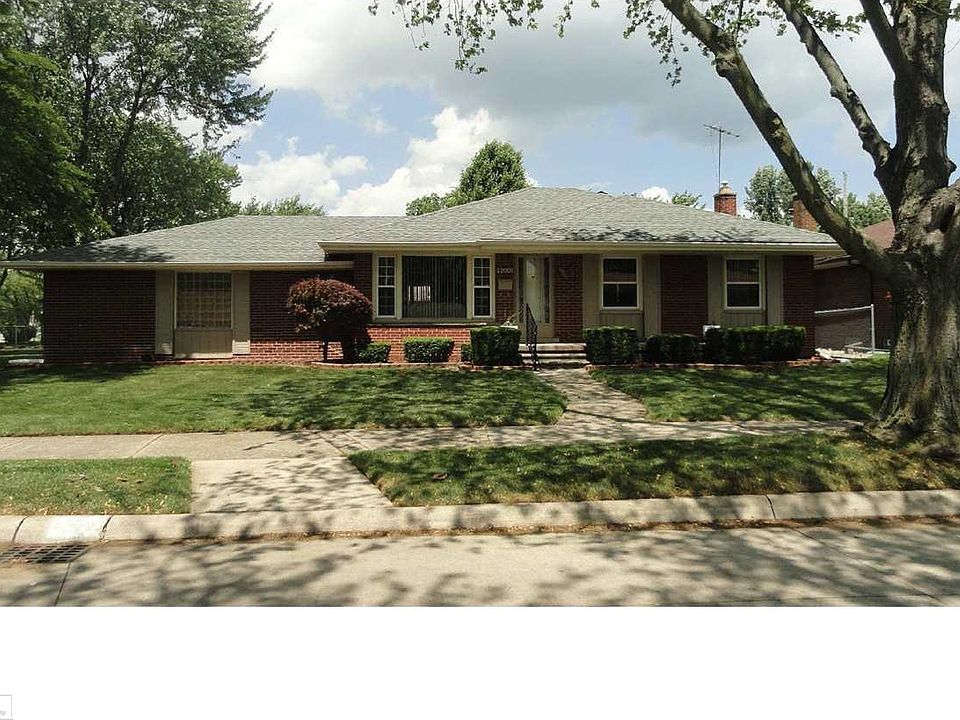 1st image of 22001 Lakeshire St