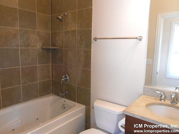 4th image of 2330 N Greenview Ave #2A