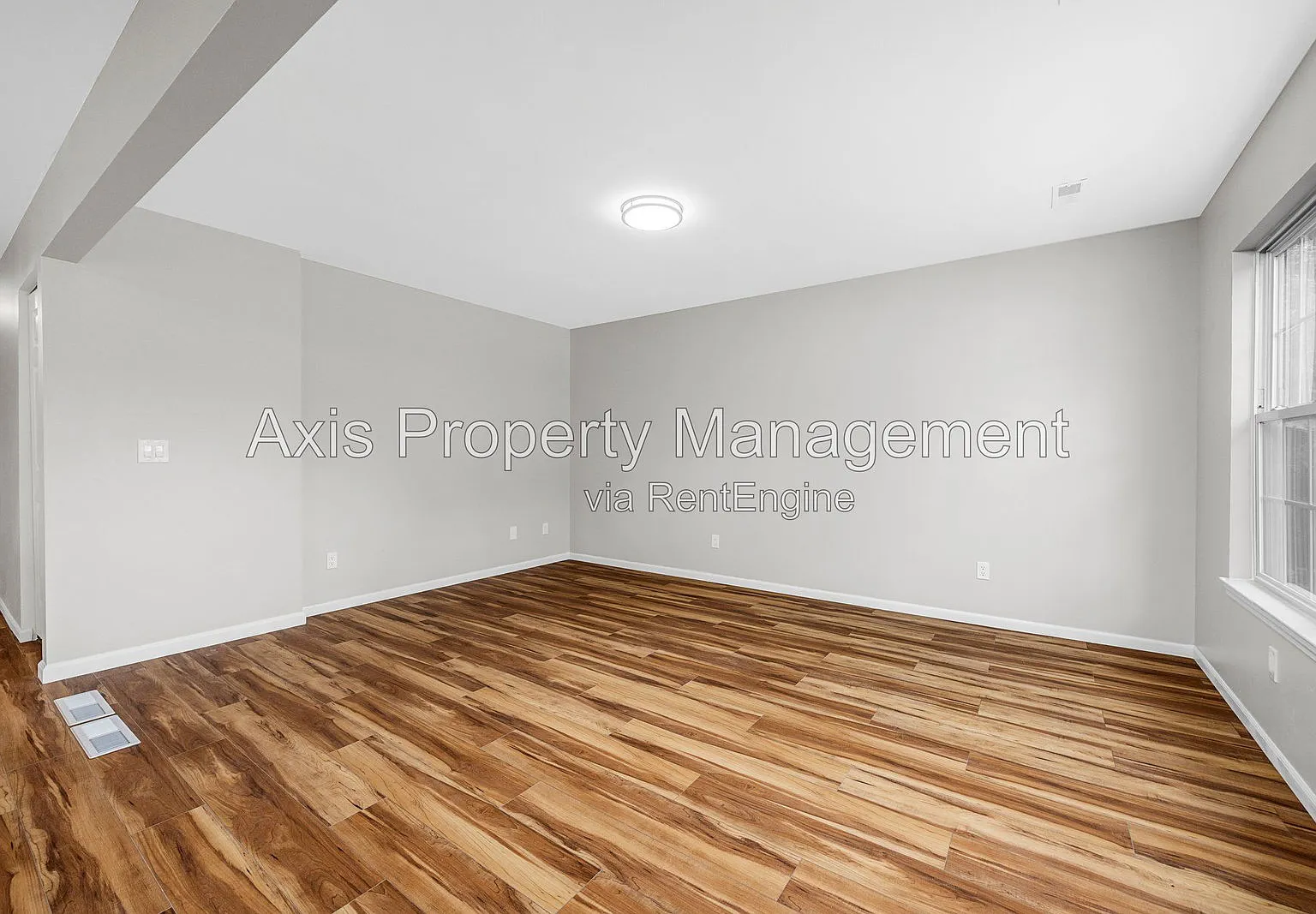 3 bed, 2.0 bath, 1056 sqft, $1,595 — Photo 2