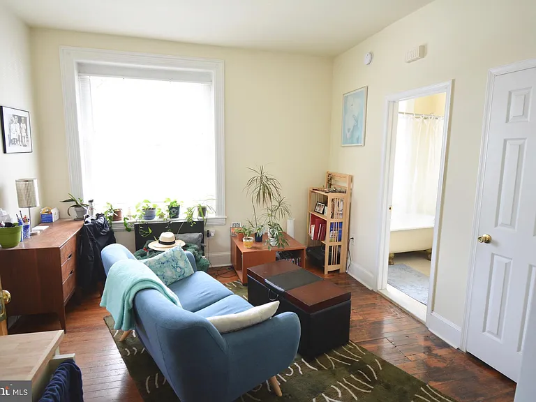 253 W Hansberry St #1F — Photo 6