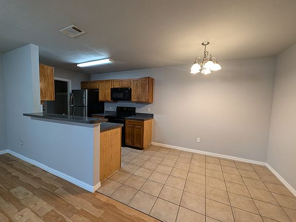 4th image of 3203 Karen St #3203