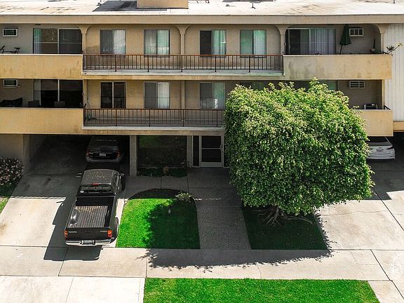 5th image of 1110 S Oakhurst Dr