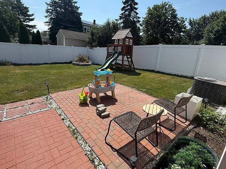 37 Euclid Ave — Photo 28