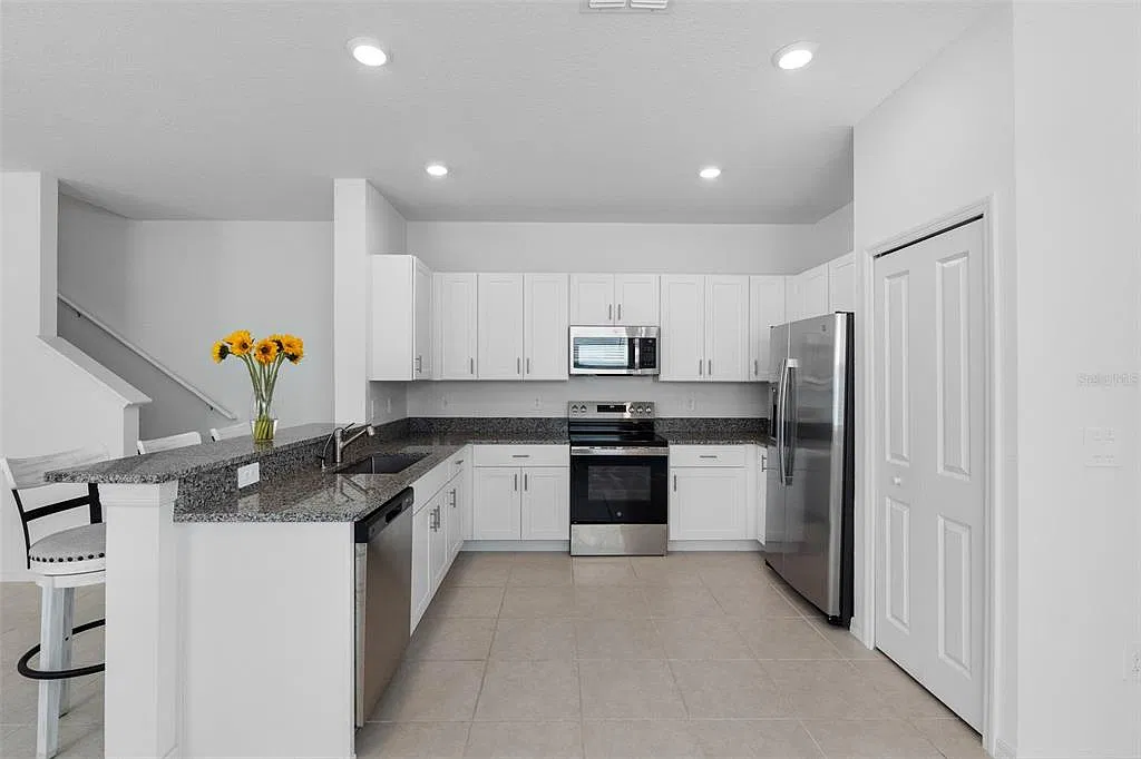 2 bed, 2.5 bath, 1541 sqft, $1,895 — Photo 2