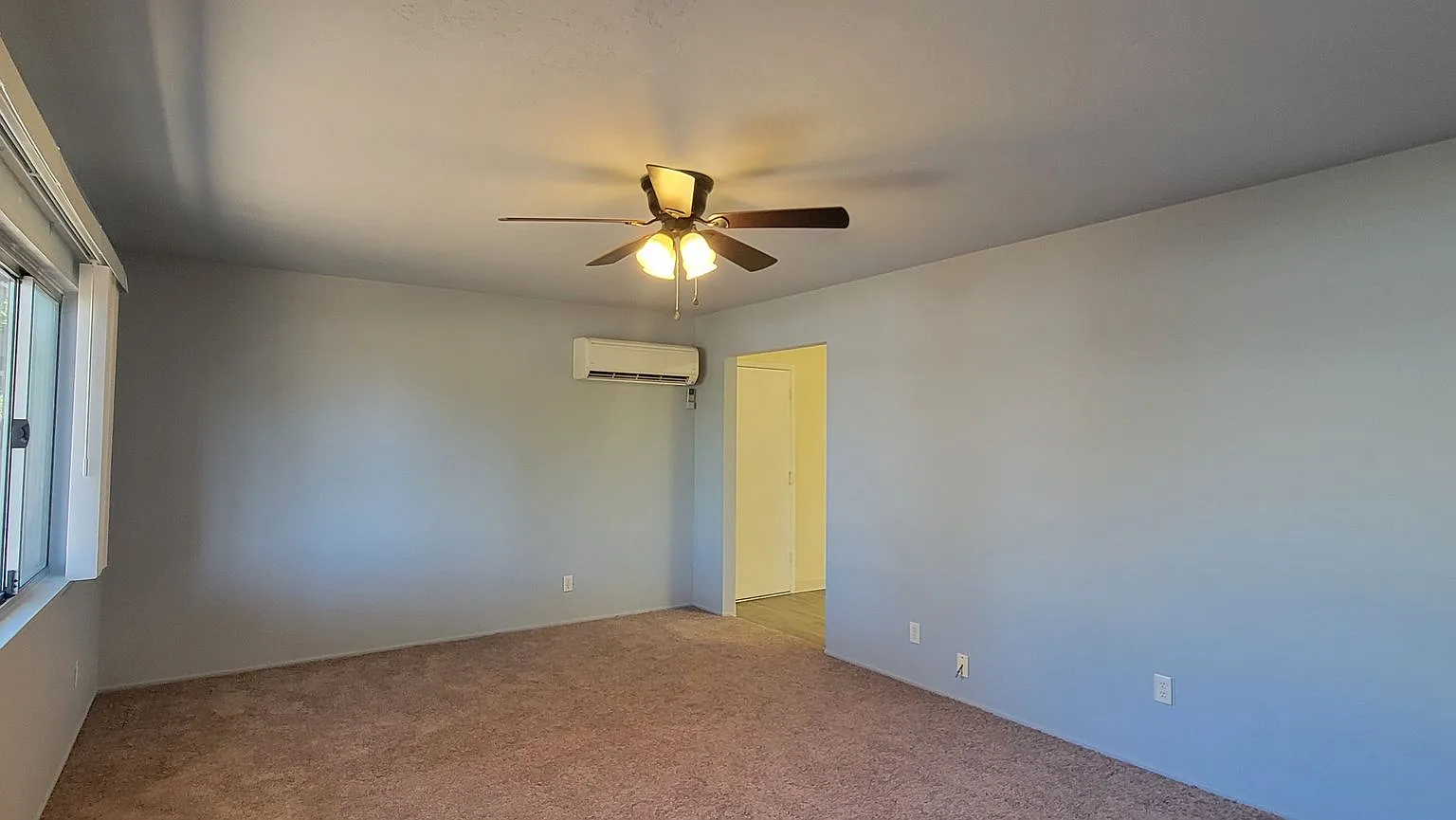 Great 2 Bedroom 1 Bath House Central East Location — Photo 2
