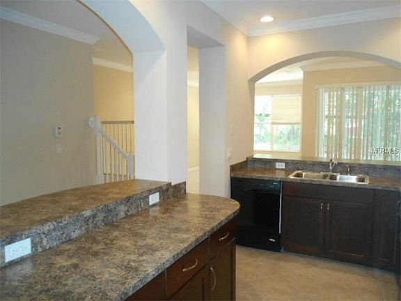 5th image of 2244 Park Crescent Dr
